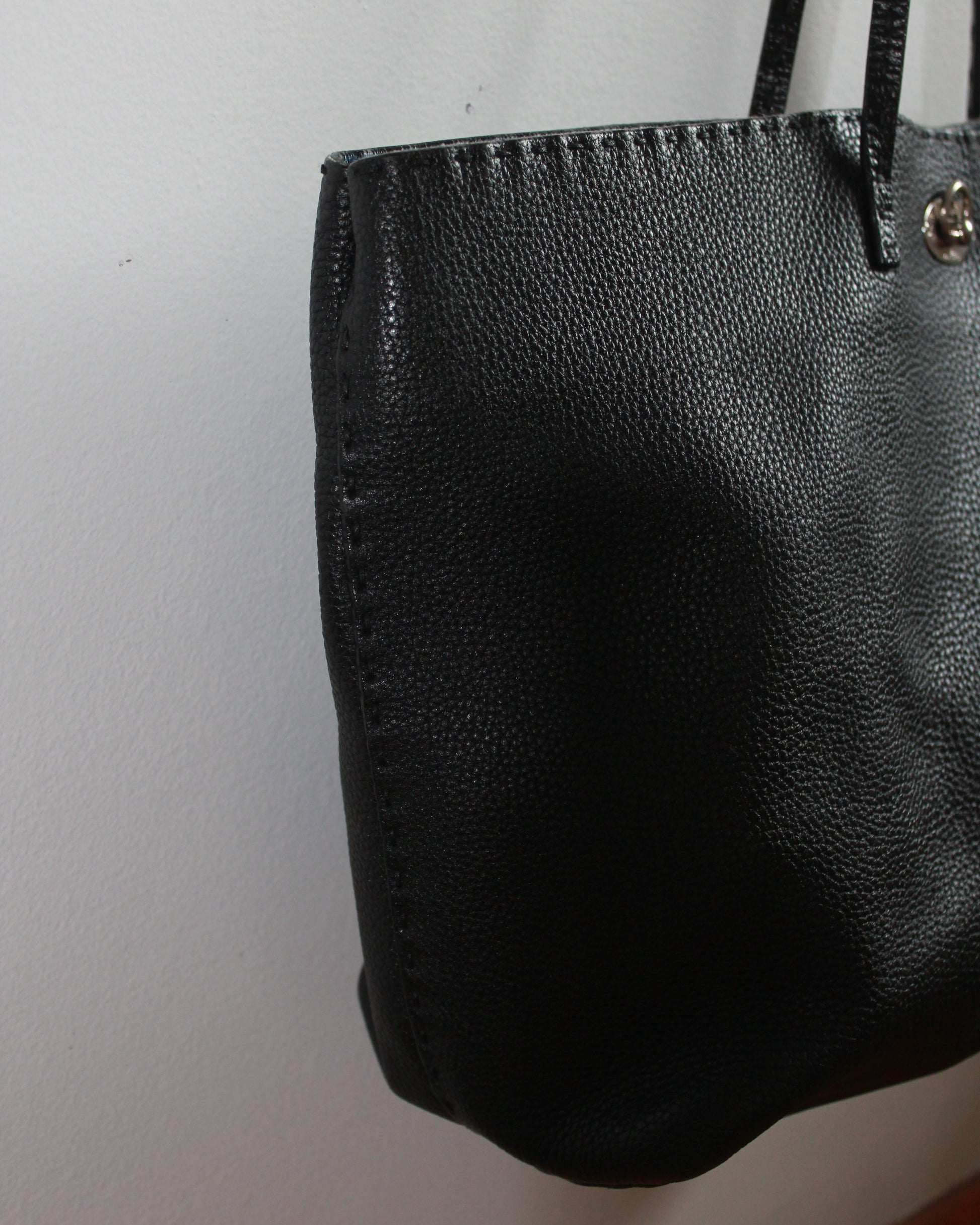 Fendi selleria black pebbled leather side