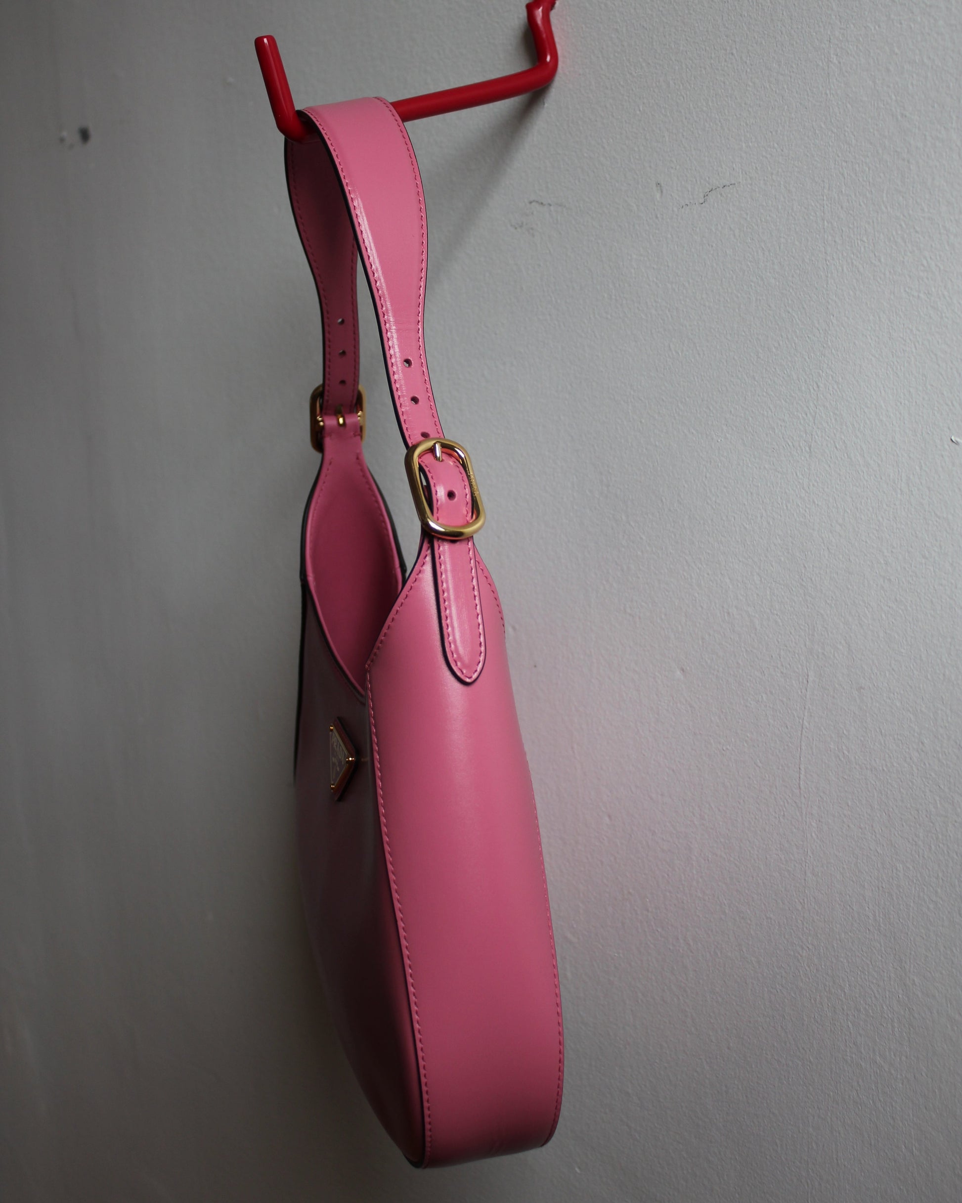 side of large pink cleo prada bag 1BC179
