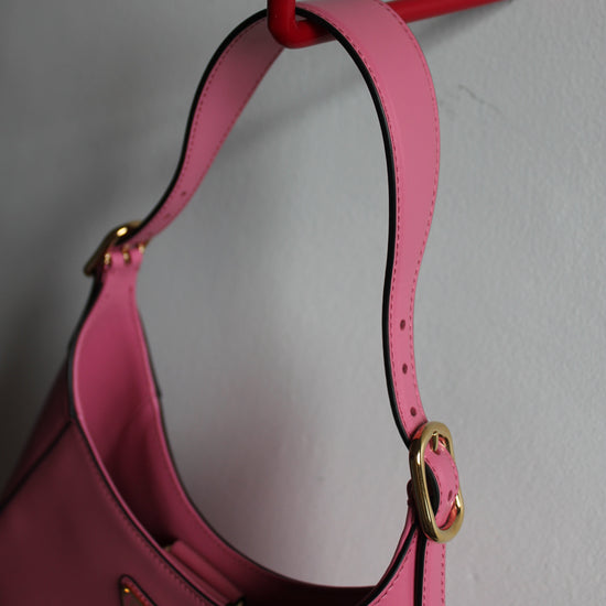 shoulder strap of large pink cleo prada bag 1BC179